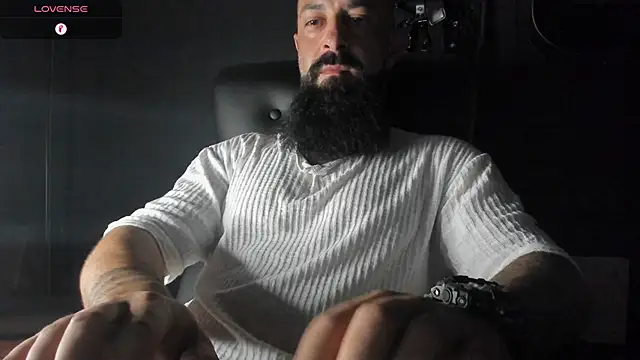 Snapshot of axxelrich_ chatting on September 2025 05:48:01 PM axxelrich online show from September 2025 05:48:01 PM