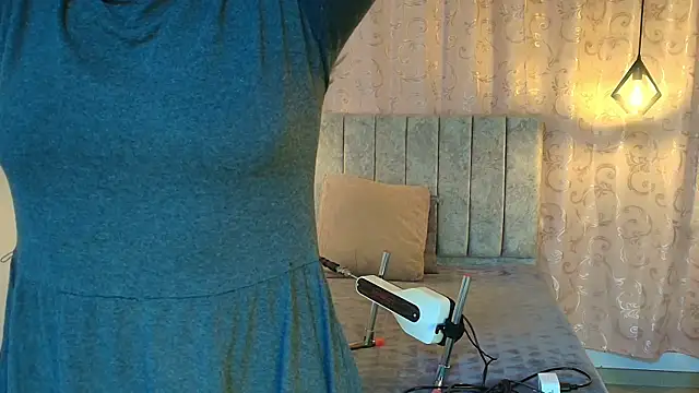 VioletaScott  online show from November 2025 01:15:01 PM