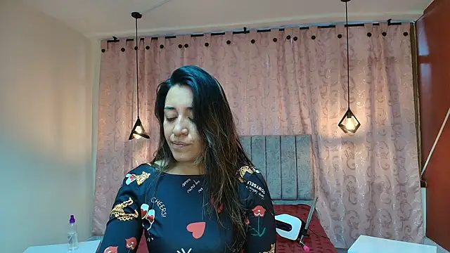 VioletaScott  online show from December 2025 01:32:01 PM