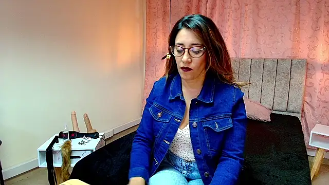 Snapshot of VioletaScott_ chatting on March 2025 01:45:01 PM VioletaScott online show from March 2025 01:45:01 PM
