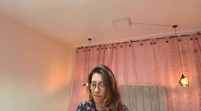 Snapshot of VioletaScott_ chatting on February 2025 01:00:02 PM VioletaScott online show from February 2025 01:00:02 PM
