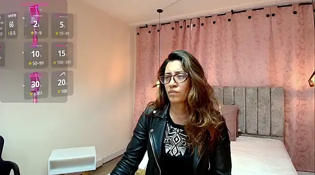 Snapshot of VioletaScott_ chatting on February 2025 01:00:01 PM VioletaScott online show from February 2025 01:00:01 PM