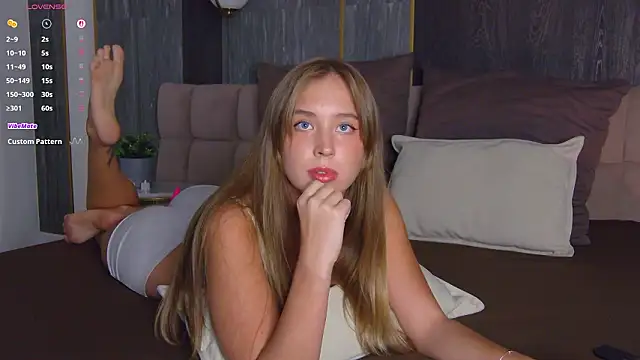 LoraineLuff online show from March 2026 03:09:01 PM