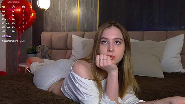 LoraineLuff online show from February 2025 02:35:02 PM