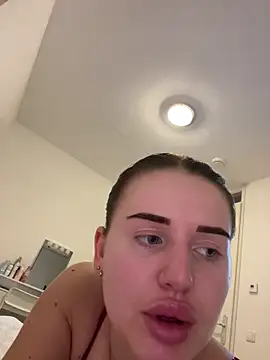 yourhornyslut online show from February 2026 07:00:02 PM