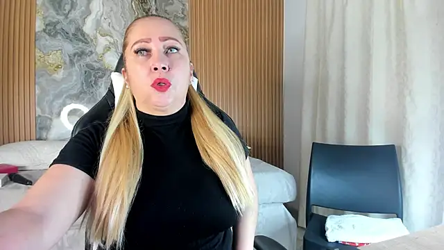 Danna topless online show from December 2025 12:04:02 PM