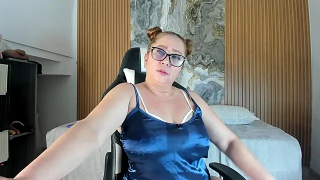 Danna topless online show from November 2025 11:59:01 AM