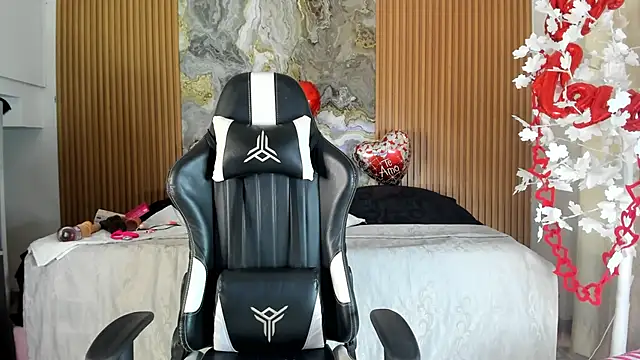 Danna topless online show from March 2026 12:05:01 PM