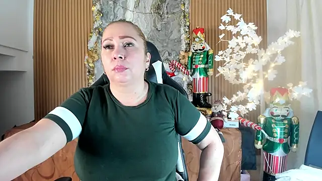 Danna topless online show from December 2025 12:05:01 PM