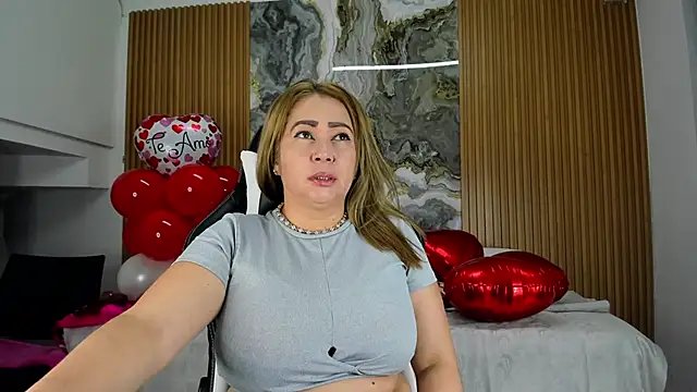 Snapshot of Danna_topless chatting on March 2025 12:06:02 PM Danna topless online show from March 2025 12:06:02 PM