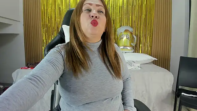 Snapshot of Danna_topless chatting on October 2025 12:06:01 PM Danna topless online show from October 2025 12:06:01 PM