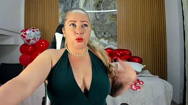 Snapshot of Danna_topless chatting on March 2025 12:06:02 PM Danna topless online show from March 2025 12:06:02 PM