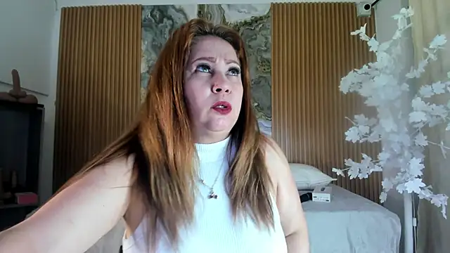 Danna topless online show from January 2026 12:00:01 PM