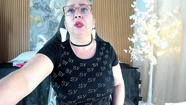 Snapshot of Danna_topless chatting on April 2026 12:11:02 PM Danna topless online show from April 2026 12:11:02 PM