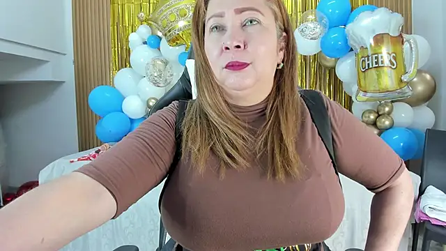 Snapshot of Danna_topless chatting on October 2025 12:06:02 PM Danna topless online show from October 2025 12:06:02 PM