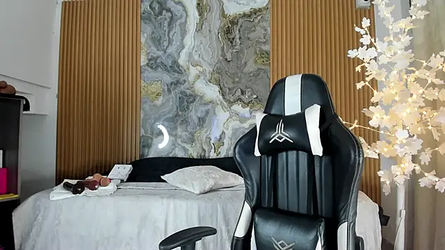 Danna topless online show from March 2026 12:06:02 PM