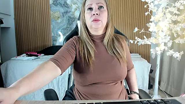 Danna topless online show from March 2026 12:05:01 PM