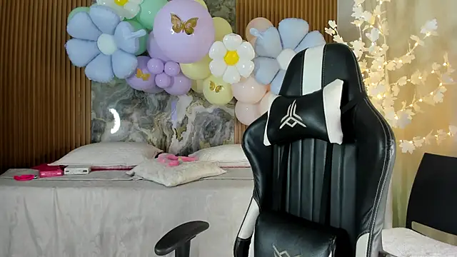 Danna topless online show from April 2026 12:06:02 PM