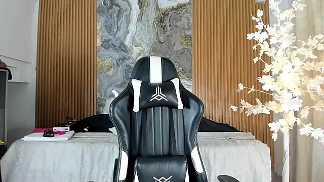 Danna topless online show from March 2026 12:03:02 PM