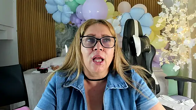 Danna topless online show from April 2026 12:10:02 PM