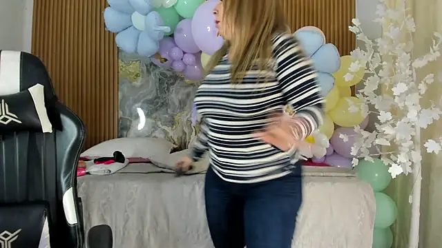 Danna topless online show from April 2026 12:01:02 PM