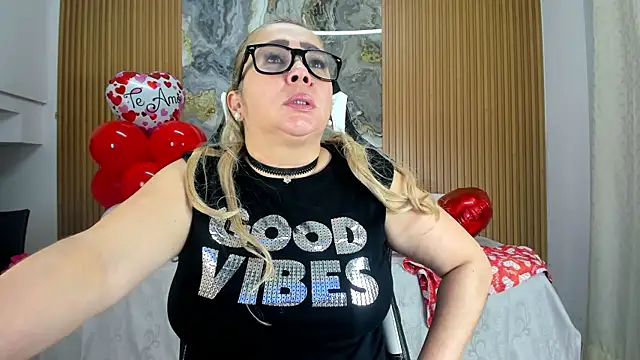 Snapshot of Danna_topless chatting on March 2025 12:09:01 PM Danna topless online show from March 2025 12:09:01 PM
