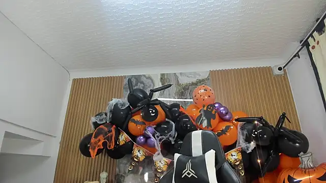 Danna topless online show from October 2025 12:04:02 PM