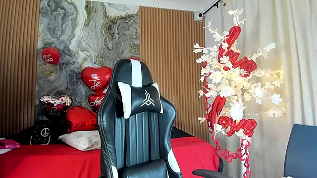 Snapshot of Danna_topless chatting on February 2026 12:05:02 PM Danna topless online show from February 2026 12:05:02 PM