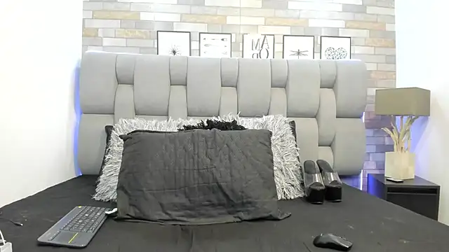 KariinaTaylor online show from March 2026 05:25:01 PM