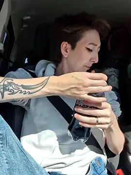 lovelylucyy online show from October 2025 05:49:01 PM