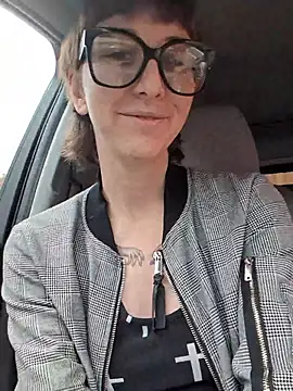 lovelylucyy online show from December 2025 07:59:02 PM