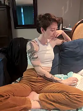 lovelylucyy online show from September 2025 10:38:01 PM