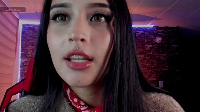 Snapshot of Charlotte_greys chatting on November 2025 11:27:01 PM Charlotte greys online show from November 2025 11:27:01 PM