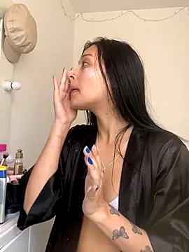 Snapshot of Charlotte_greys chatting on November 2025 06:47:02 PM Charlotte greys online show from November 2025 06:47:02 PM