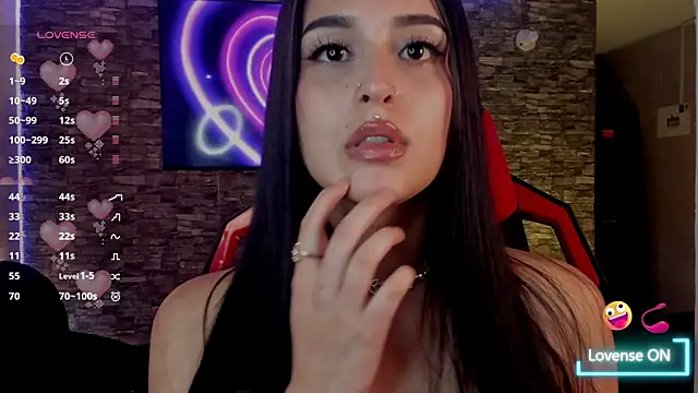 Snapshot of Charlotte_greys chatting on December 2025 09:42:02 PM Charlotte greys online show from December 2025 09:42:02 PM