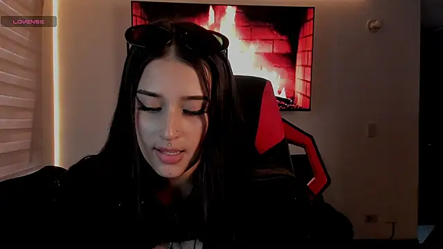 Snapshot of Charlotte_greys chatting on November 2025 10:19:01 PM Charlotte greys online show from November 2025 10:19:01 PM