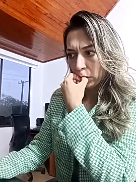 Snapshot of rachellboom chatting on December 2025 10:54:02 PM rachellboom online show from December 2025 10:54:02 PM