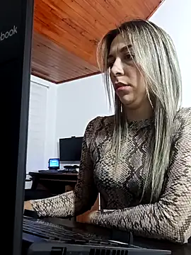 Snapshot of rachellboom chatting on December 2025 11:39:01 PM rachellboom online show from December 2025 11:39:01 PM