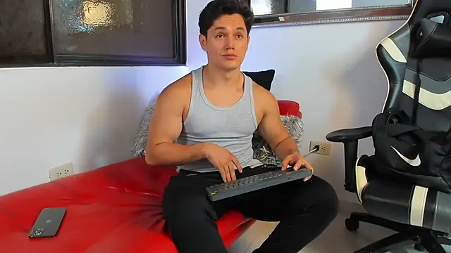 julian wallace online show from April 2026 03:42:02 PM