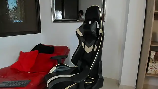 julian wallace online show from March 2026 10:02:02 PM