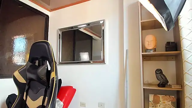 julian wallace online show from April 2026 08:04:01 PM