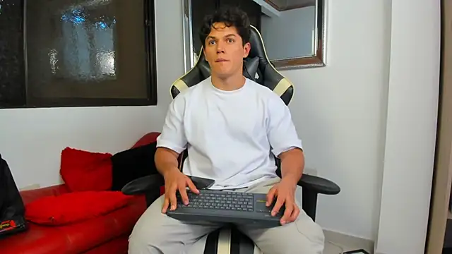 julian wallace online show from February 2026 07:44:01 PM