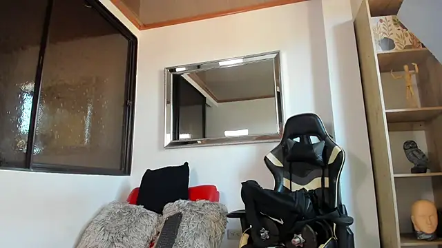 julian wallace online show from April 2026 09:44:01 PM