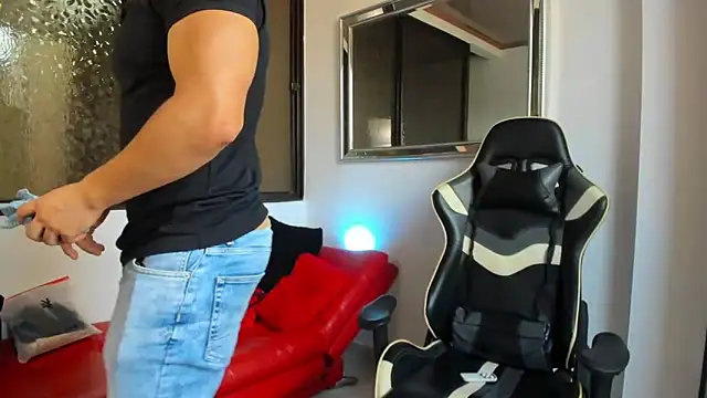 julian wallace online show from March 2026 06:59:02 PM