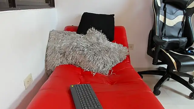 julian wallace online show from April 2026 06:25:02 PM