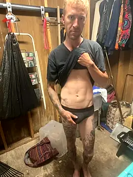Snapshot of bentoverblonde chatting on October 2025 01:34:02 PM bentoverblonde online show from October 2025 01:34:02 PM