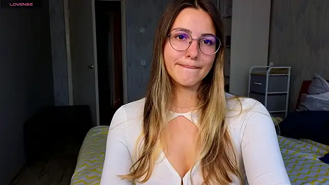 Snapshot of sophia_euphoriaa chatting on June 2026 08:54:02 AM sophia euphoriaa online show from June 2026 08:54:02 AM
