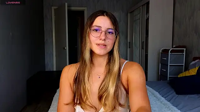 Snapshot of sophia_euphoriaa chatting on July 2026 09:05:02 AM sophia euphoriaa online show from July 2026 09:05:02 AM