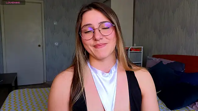 Snapshot of sophia_euphoriaa chatting on May 2026 08:51:01 AM sophia euphoriaa online show from May 2026 08:51:01 AM