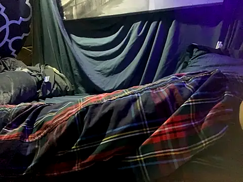 Snapshot of BigMac1596 chatting on September 2025 03:27:01 AM BigMac1596 online show from September 2025 03:27:01 AM